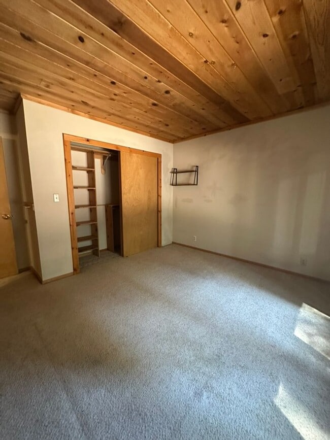 Building Photo - Long Term Lease in Tahoe Donner