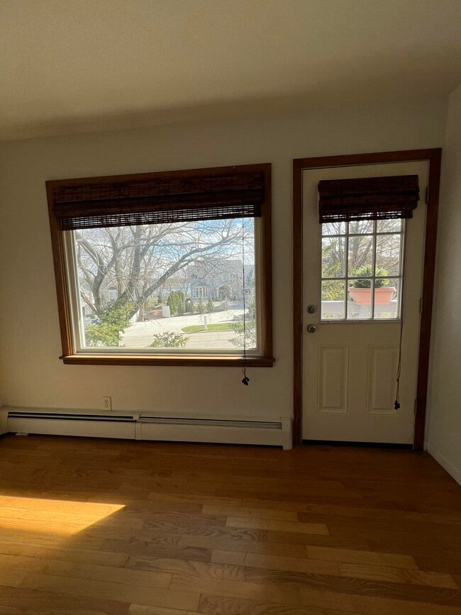 Building Photo - 1335 W Main St