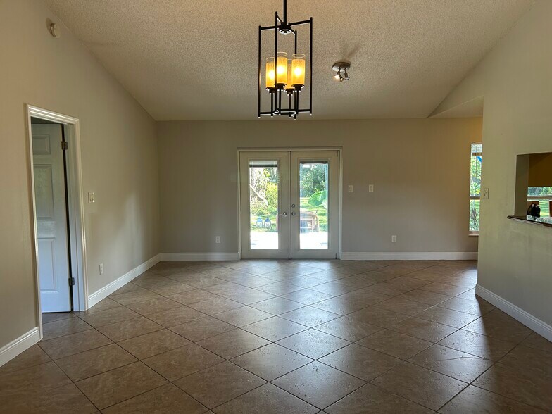 Building Photo - 873 Lake Marion Dr