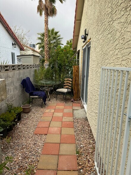 Primary Photo - 6604 Dry Breeze Ct