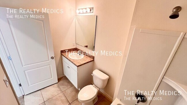 Building Photo - 522 Armoyan Wy