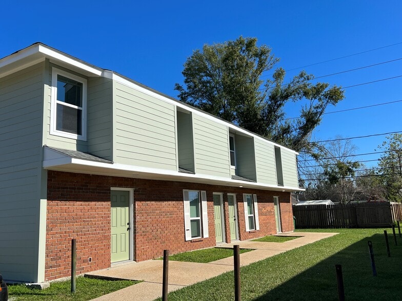 Building Photo - 1204 Cambridge Dr