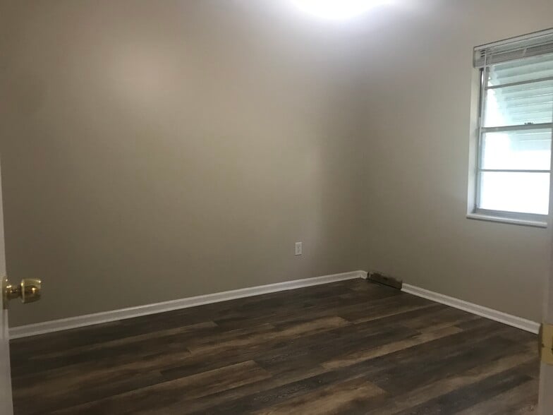 Building Photo - 8732 W 70th St