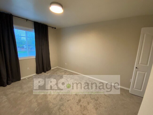 Building Photo - 1743 Deer Valley Dr