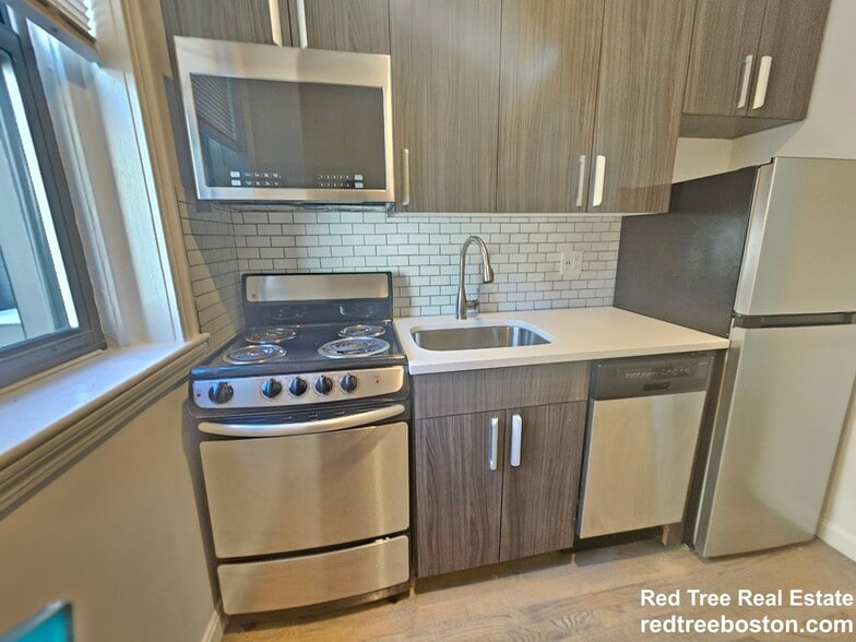 Building Photo - 11 Peterborough St