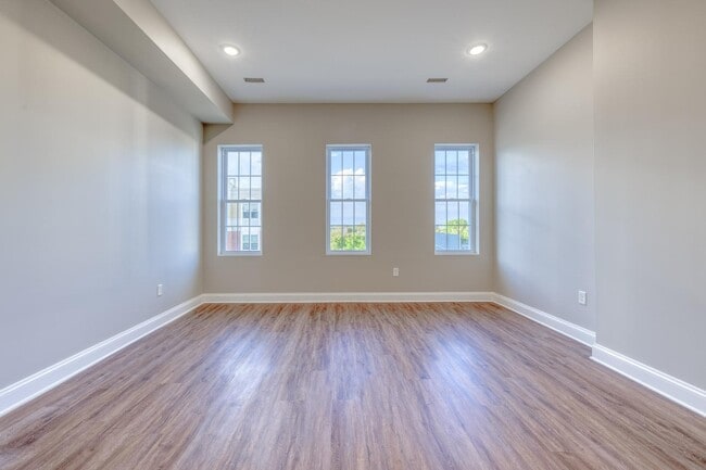 Building Photo - 1701 Edmondson Ave