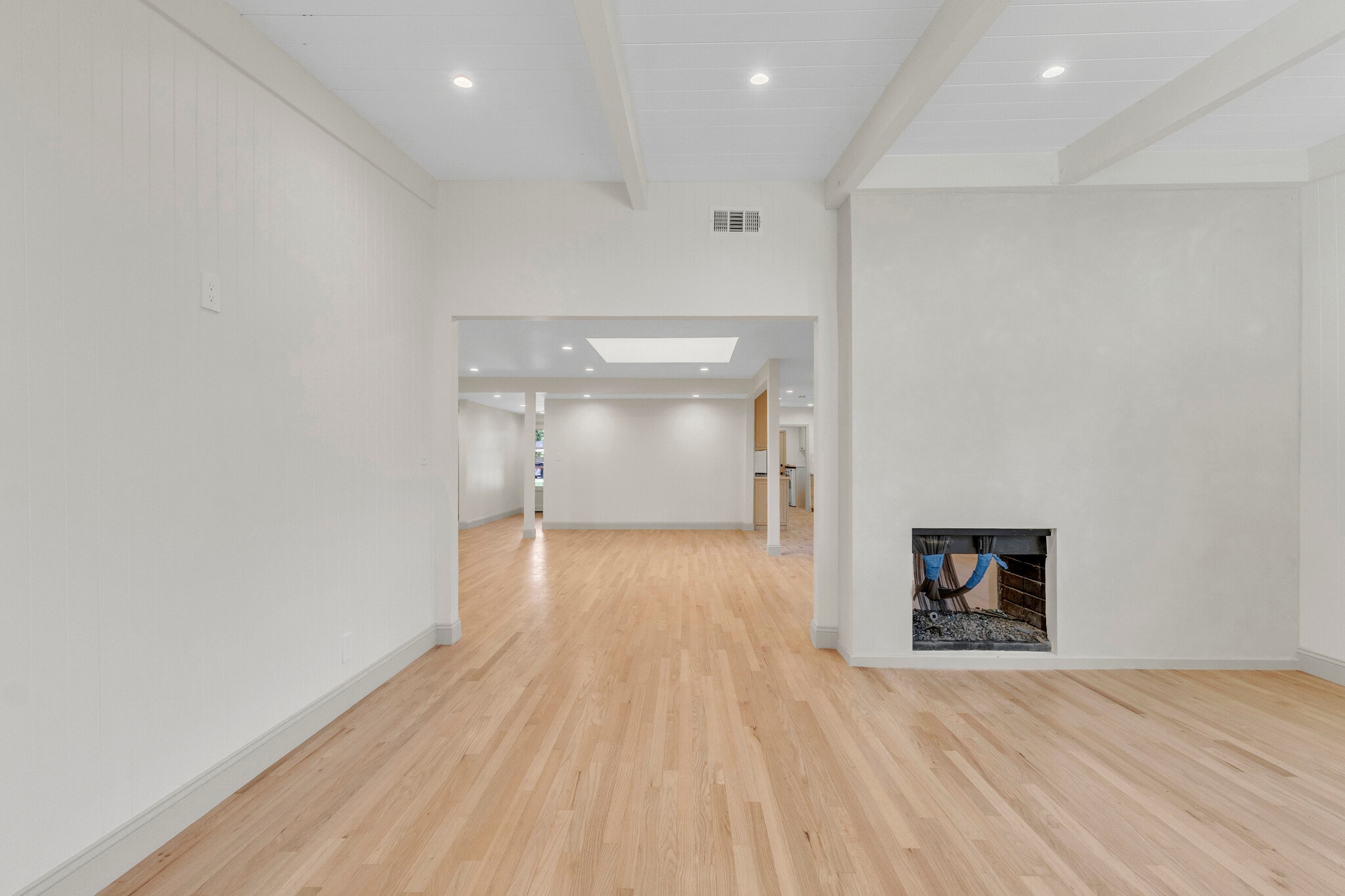 Den - 4316 Bellaire Ave
