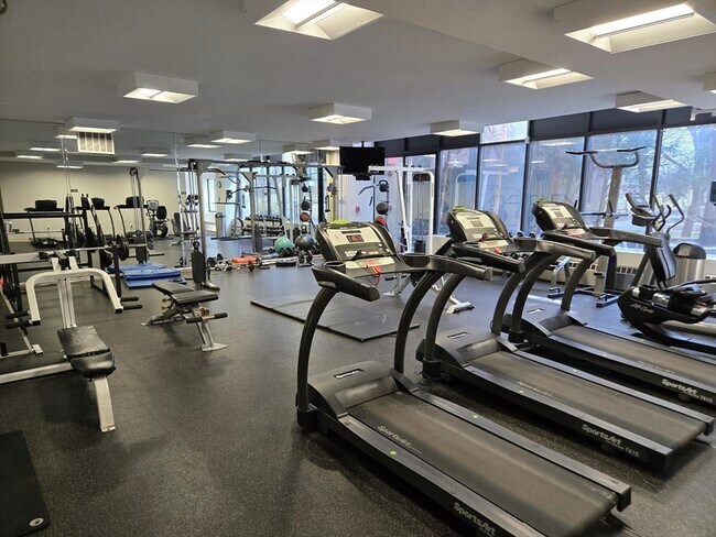 Building Photo - 20-30-30 Daniels St