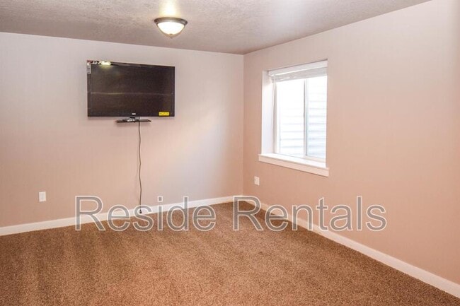 Building Photo - 1020 N 130 W