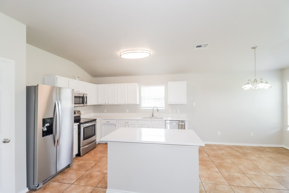 Building Photo - 102 Creek Ledge Dr