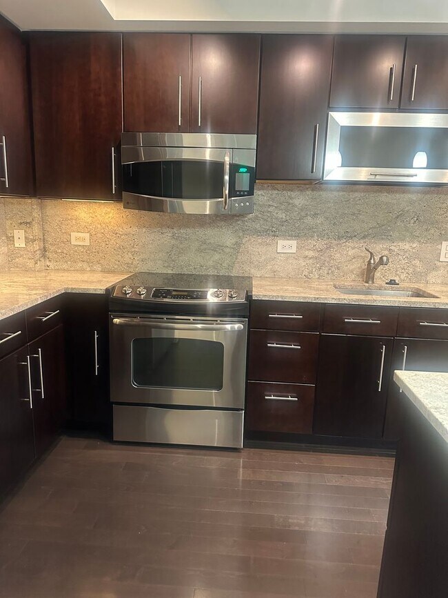 Building Photo - 1 Bedroom 1 Bath Condo Near Capitol Hill