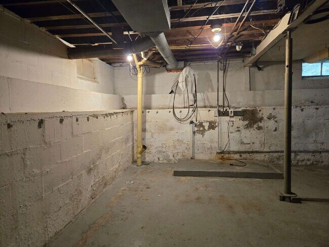 Building Photo - Room to Roam — Updated 2 Bed with Huge Yard & 2-Car Garage