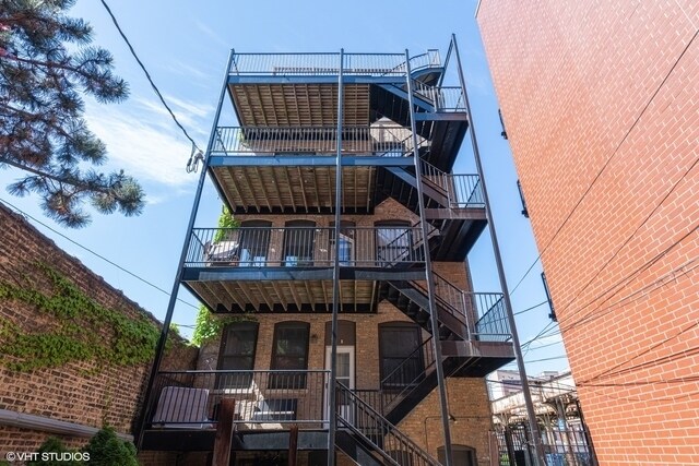 Building Photo - 320 W Evergreen Ave