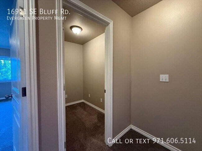 Building Photo - 16911 SE Bluff Rd