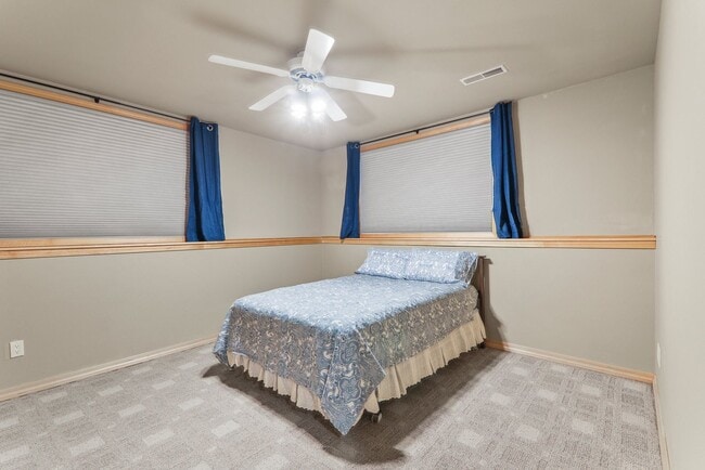 Building Photo - 9621 Shadow Wood Dr