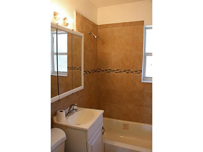 Building Photo - 1225 NW 45th St