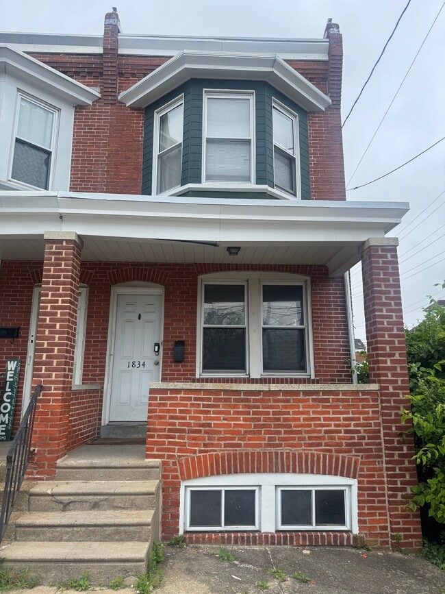 Building Photo - 1834 W 11th St