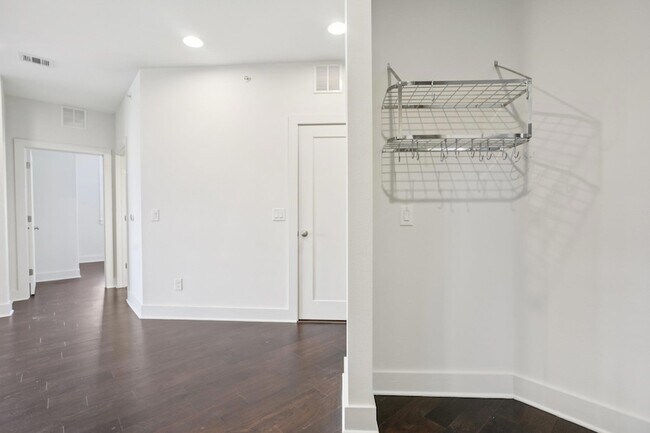 Building Photo - 908 Nueces St