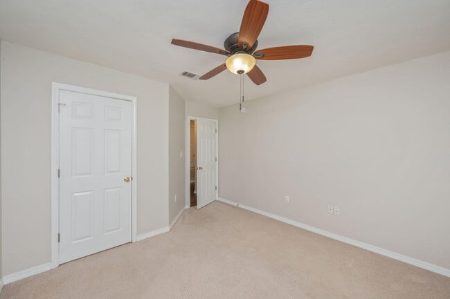 Building Photo - 1402 Ernest Hemingway Dr