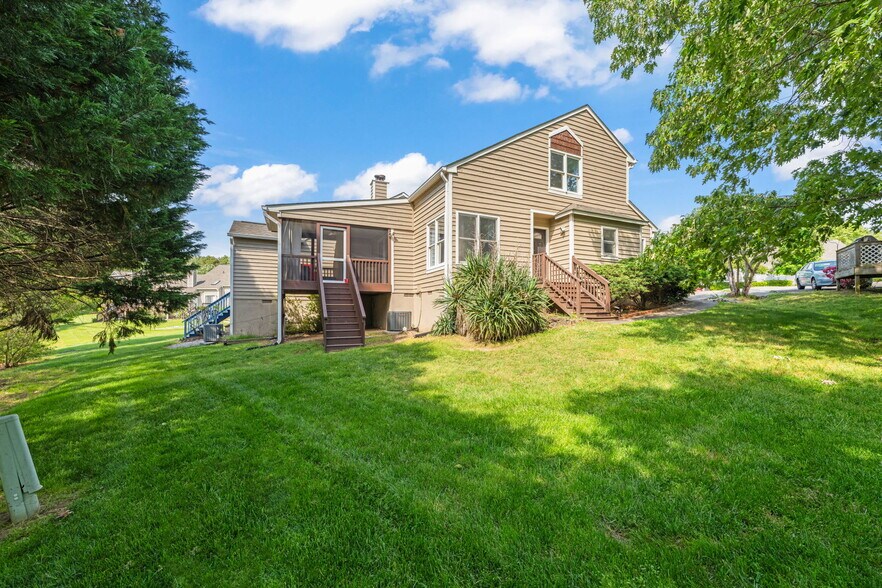 Primary Photo - 5 Hickorywood Sq