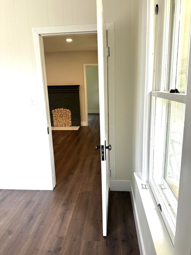 Building Photo - IMMACULATE, completely remodeled, one leve...