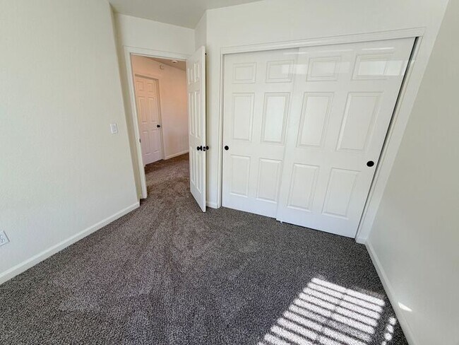 Building Photo - NW Reno Two Story - Beautiful Finishes with Mountain Views