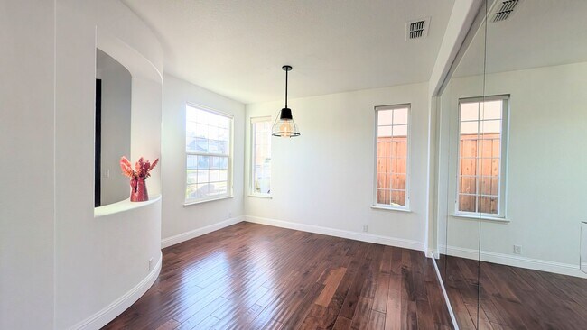 Building Photo - Gorgeous Single Family Home in Rocklin