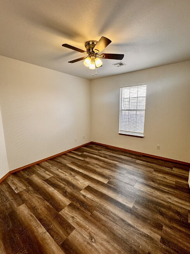 Building Photo - 19 A Holly Dr