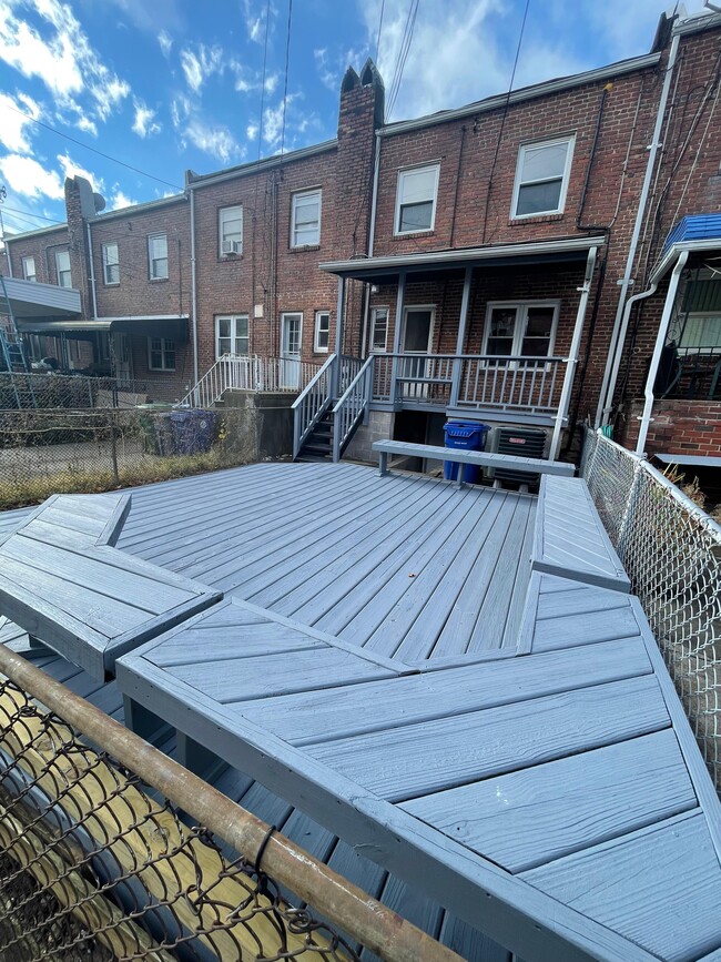 Building Photo - OLDHAM 1