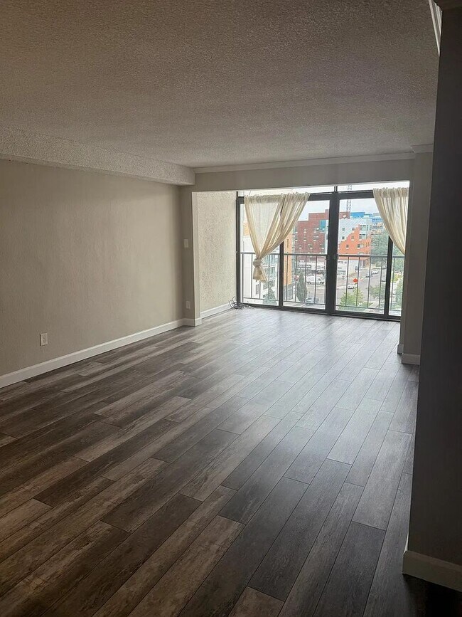 Building Photo - CLM-Mountain Shadows Condo