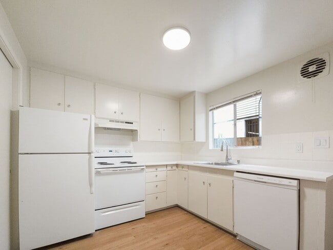 Building Photo - Serene Lake Union Apartment with Scenic Vi...