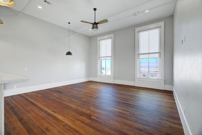 Building Photo - 2206 The Strand