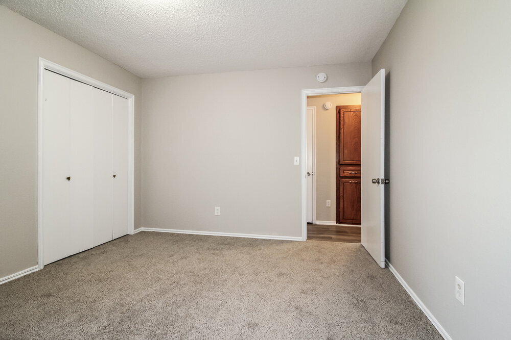 Building Photo - 6128 SE 55th St