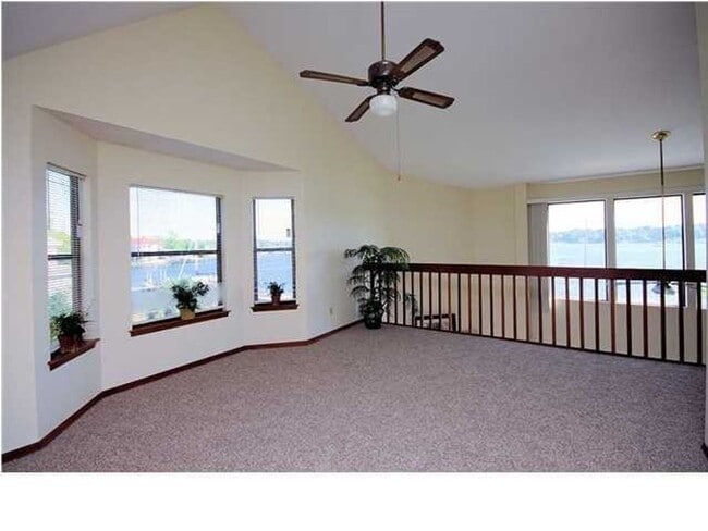 Building Photo - Waterfront Unit in Niceville