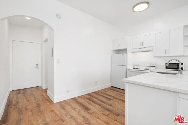 Building Photo - 1440 Veteran Ave