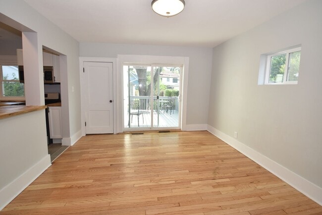 Building Photo - Near Notre Dame  2 Story 3 bedroom with 2 car garage