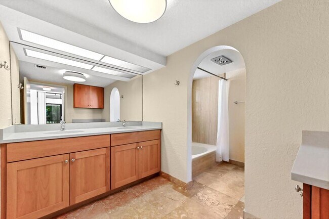 Building Photo - 1900 Presidential Way