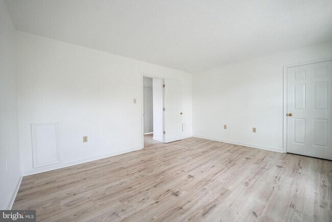 Building Photo - 326 Banbury Terrace