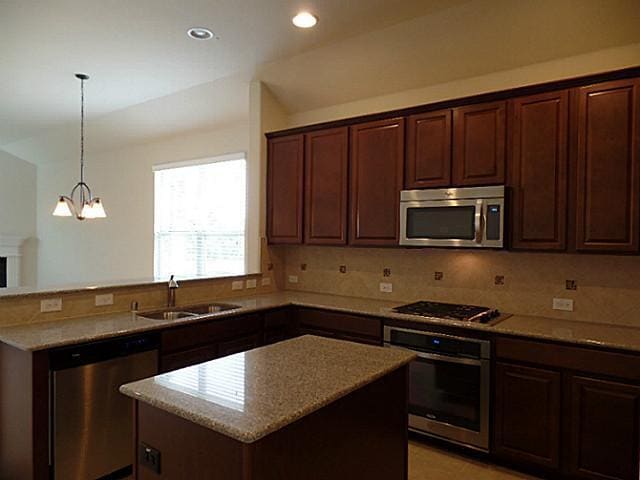 Building Photo - 1304 Poplar Dr