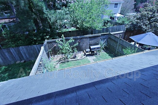 Building Photo - 304 Falling Ln