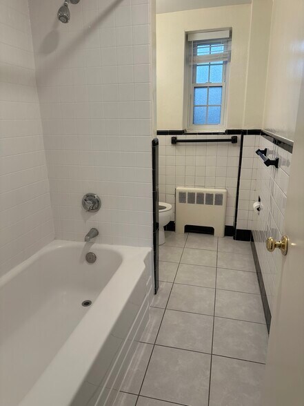 Building Photo - 7 Charlesbank Rd