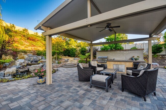 Building Photo - 5 Bedroom Resort-Style Estate with Pool, S...