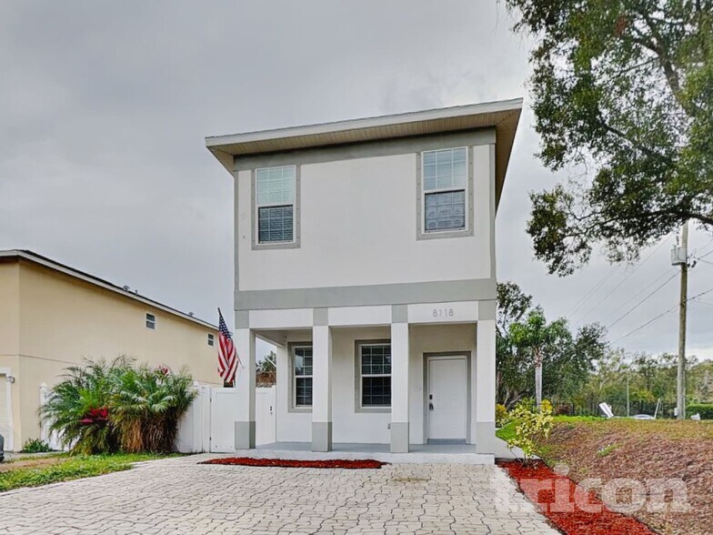 Building Photo - 8118 N Coolidge Ave