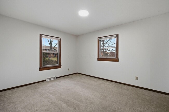 Building Photo - 4554 Sandringham Dr