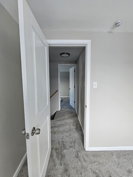 Building Photo - 1338 Main St