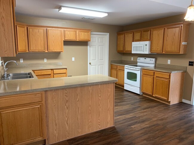 Building Photo - Beautiful 3 Bedroom, 2 Bath Home in Flint!