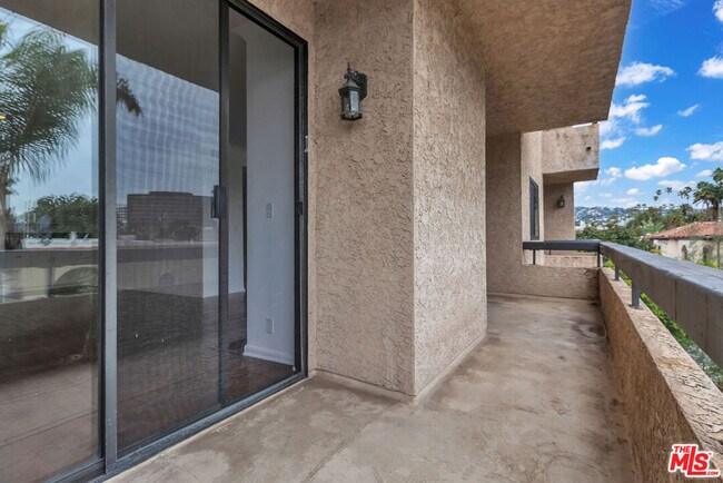 Building Photo - 8642 Gregory Wy