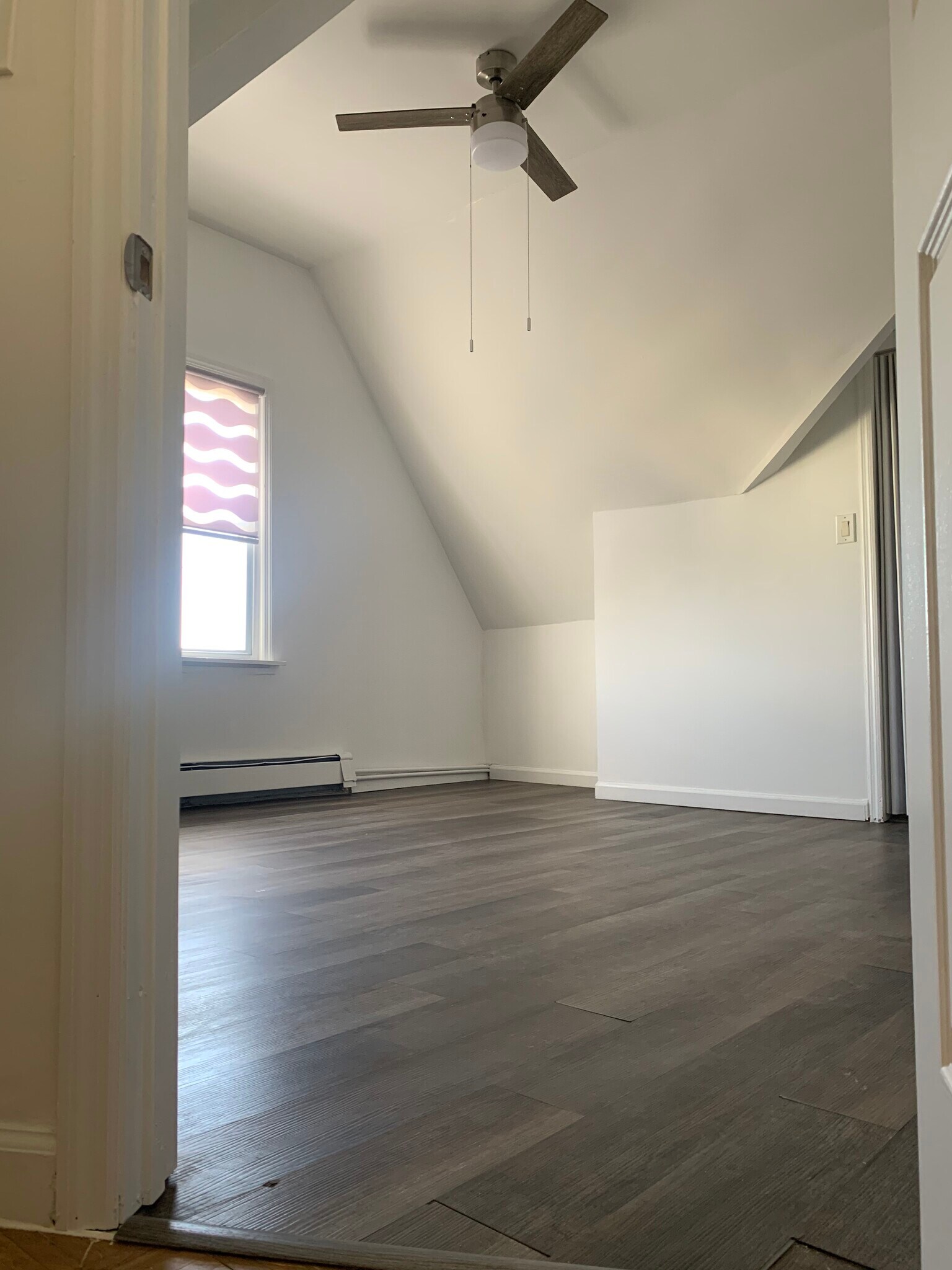 2nd Level Bedroom 3-pic 1 - 307 N 7th St