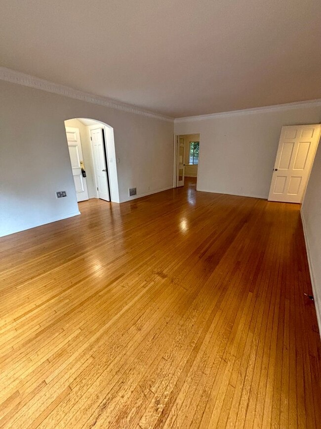 Interior Photo - Hillside, 7101-7111 1/2