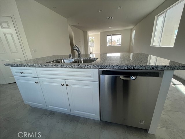 Building Photo - 913 E 2nd St